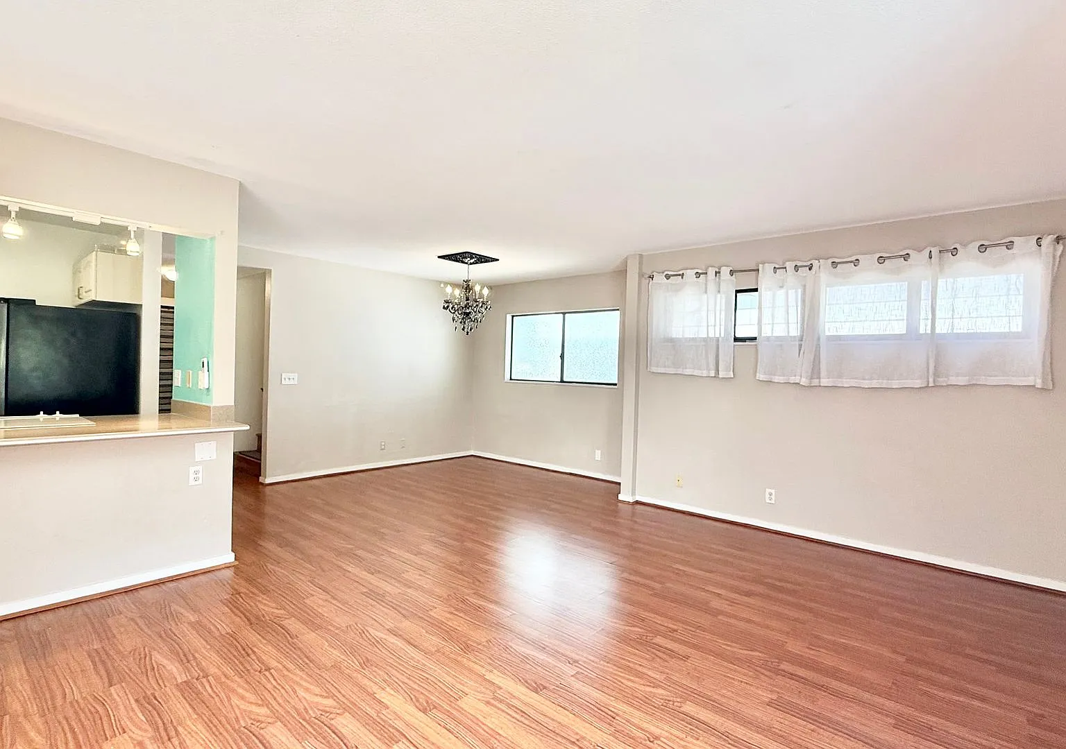 3br/2.5ba with garage, yard, solar panels in Aiea Heights! Pets Negotiable! — Photo 2