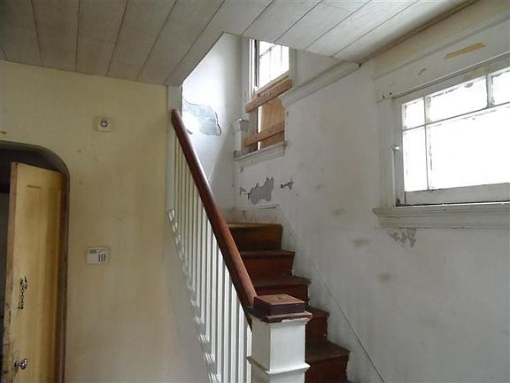 4th image of 3968 Lowry Ave