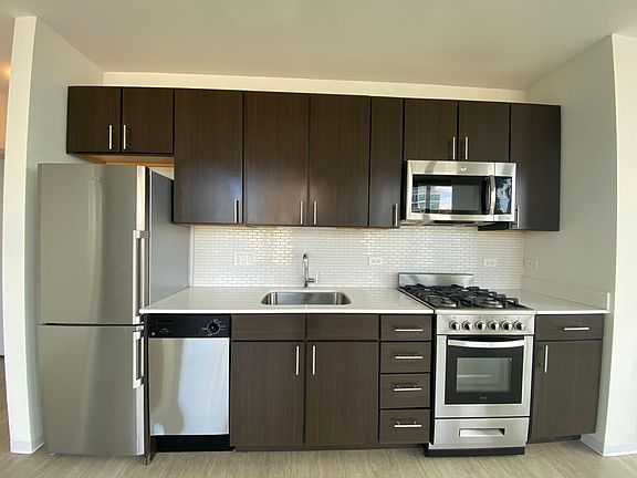 3rd image of 222 W Superior St #1709