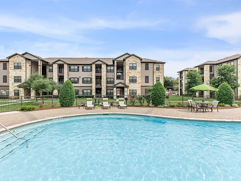 Willow Creek Apartments — Photo 7