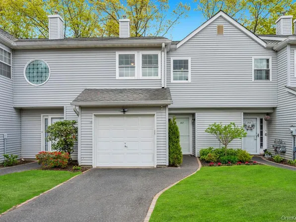 207 Sara Circle, Port Jefferson Station, NY 11776