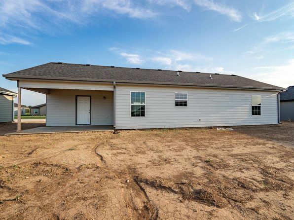 1207 Nautical Dr, Salina, KS 67401