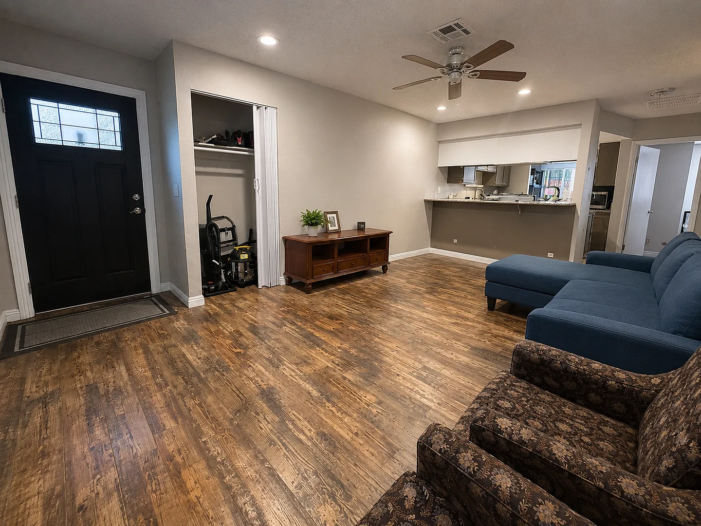 Adorable Downtown Condo — Photo 2