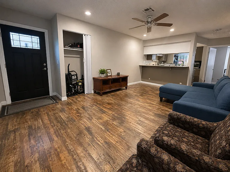 212 Bruce St #A — Photo 2