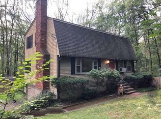 9 Colonial Rd, Sutton, MA 01590