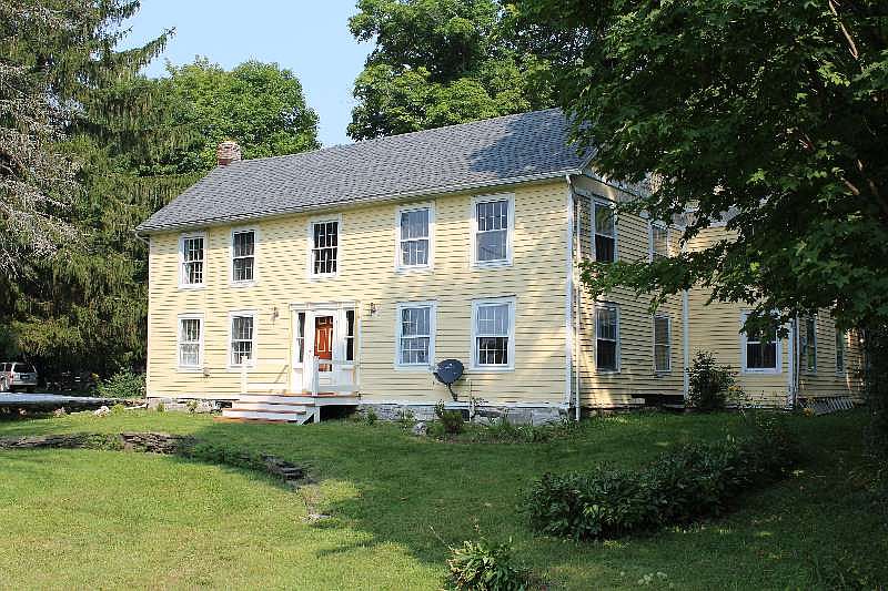 1st image of 553 Maple Dr