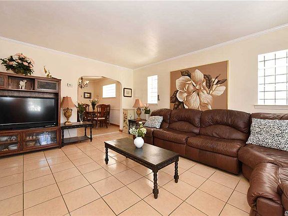4th image of 61-30 79th St
