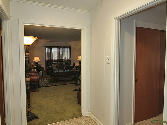 5th image of 4033 Redwood Dr