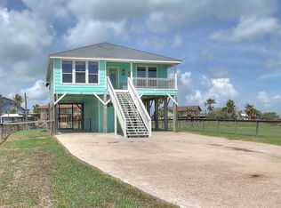 146 Lakeview Rd, Rockport, TX 78382
