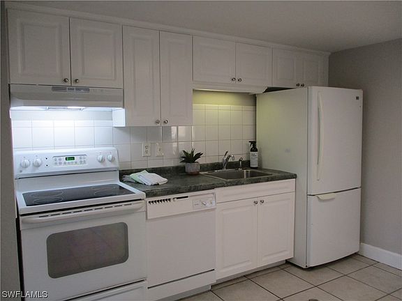 4th image of 9156-9160 Tangelo Blvd