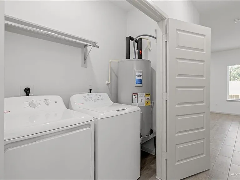 1213 Shavano Dr #4 — Photo 10