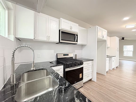 5th image of 1303 N Galloway Ave