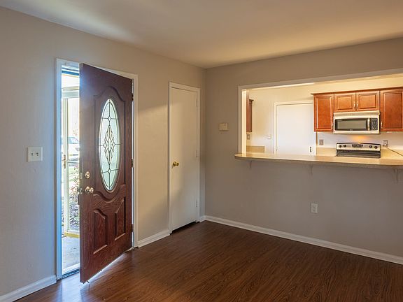 3rd image of 1059 Glynlea Rd