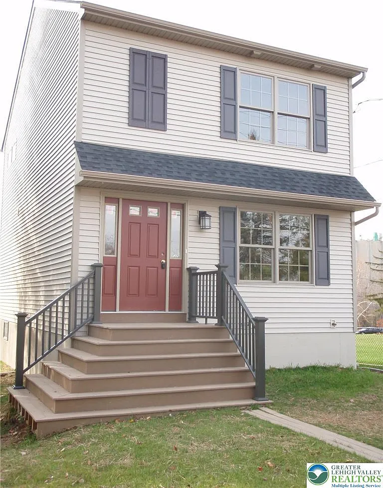 4 bed, 3.5 bath, 2492 sqft, $2,400 — Photo 1