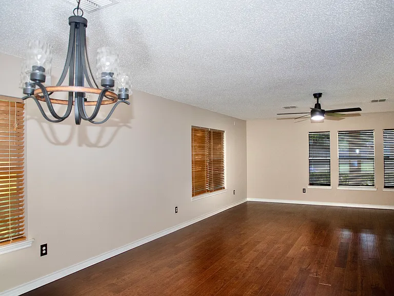 2201 Driskell Ln — Photo 6