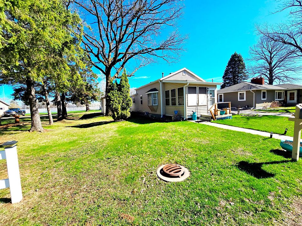 1st image of 905 Poplar St