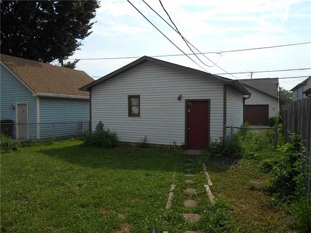 2nd image of 940 Camp St