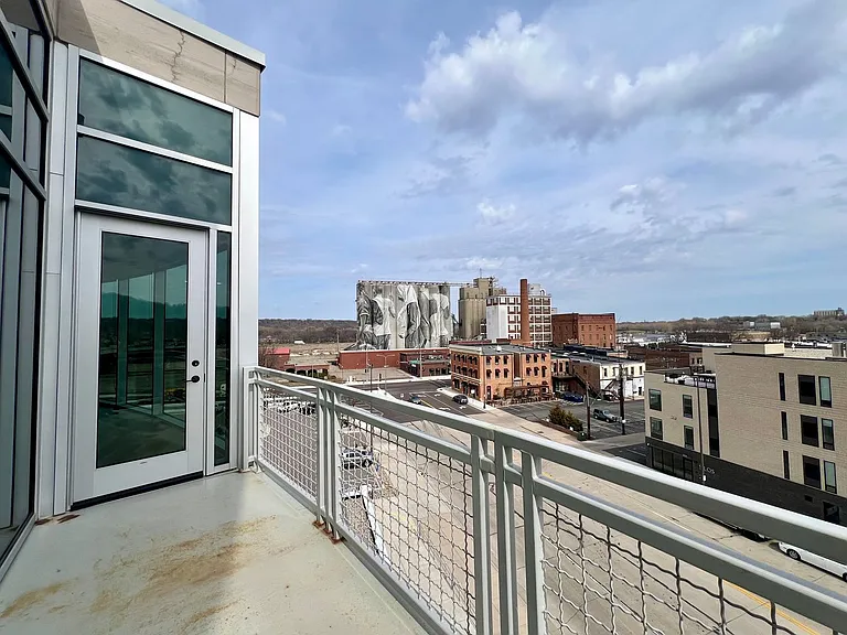 201 N Riverfront Dr — Photo 13