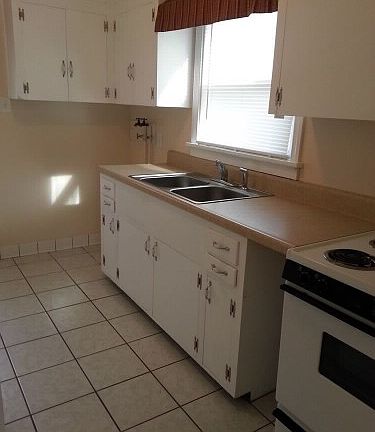 3rd image of 6704 Fitzhugh Ave