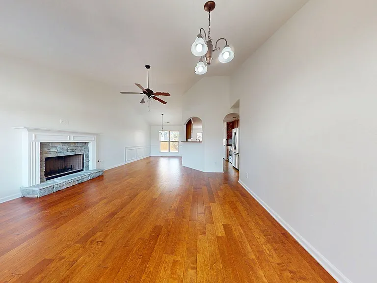 2704 Matsu Ln — Photo 2