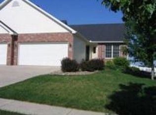 23 Lone Oak Ct, Bloomington, IL 61704