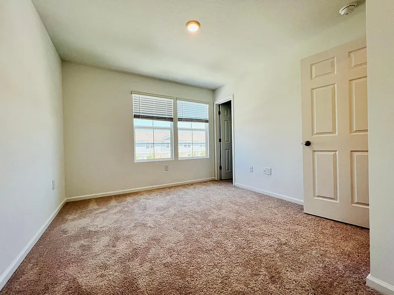 8332 Asteroid St — Photo 14