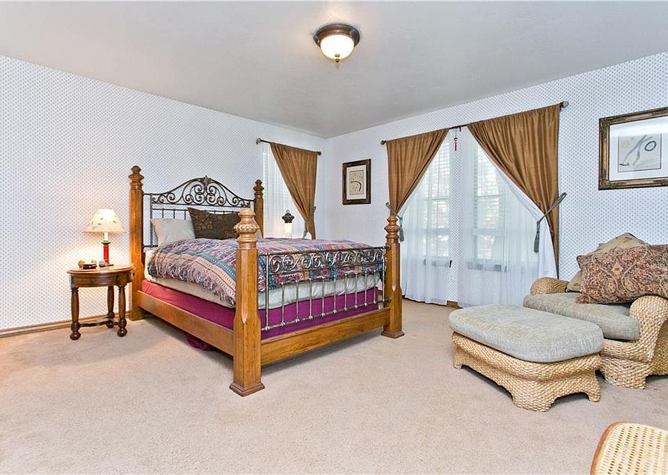 2nd image of 740 River Oaks Dr