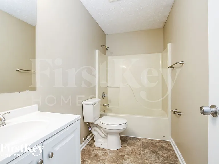 1056 Oak Leaf Rd — Photo 10