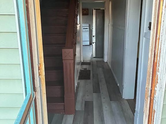 2nd image of 835 Lathrop St