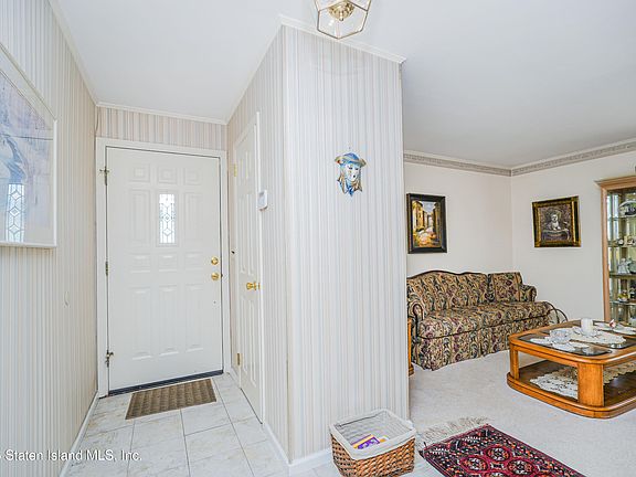 4th image of 82 Penn Ave