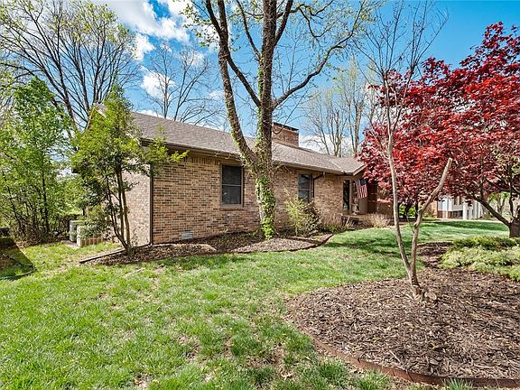 4th image of 824 S Chateau Dr