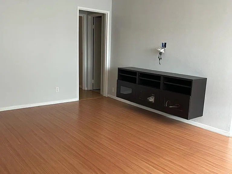 117 S Hoover St #1 — Photo 6