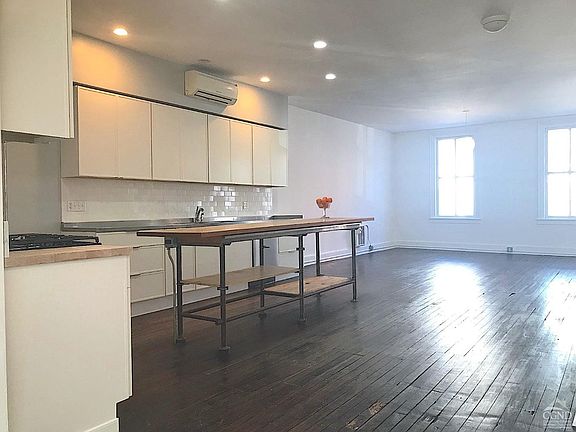 3rd image of 605 Warren St