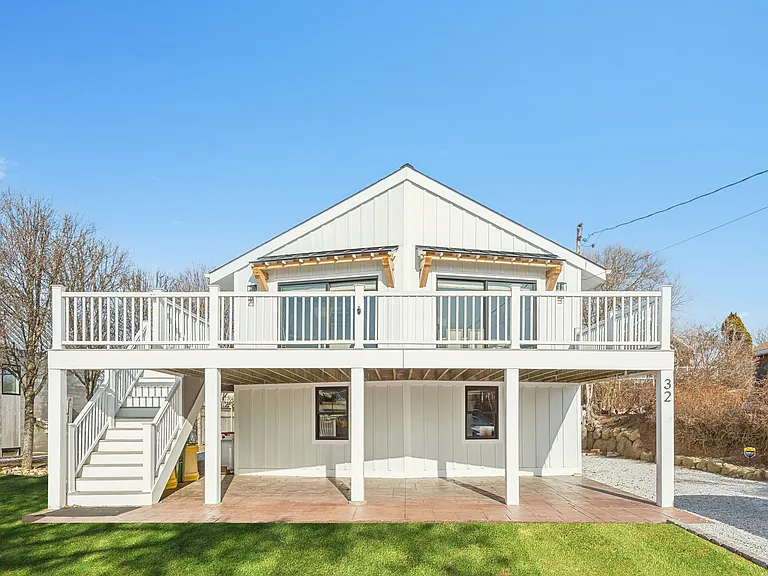 32 Sanger Pl — Photo 2