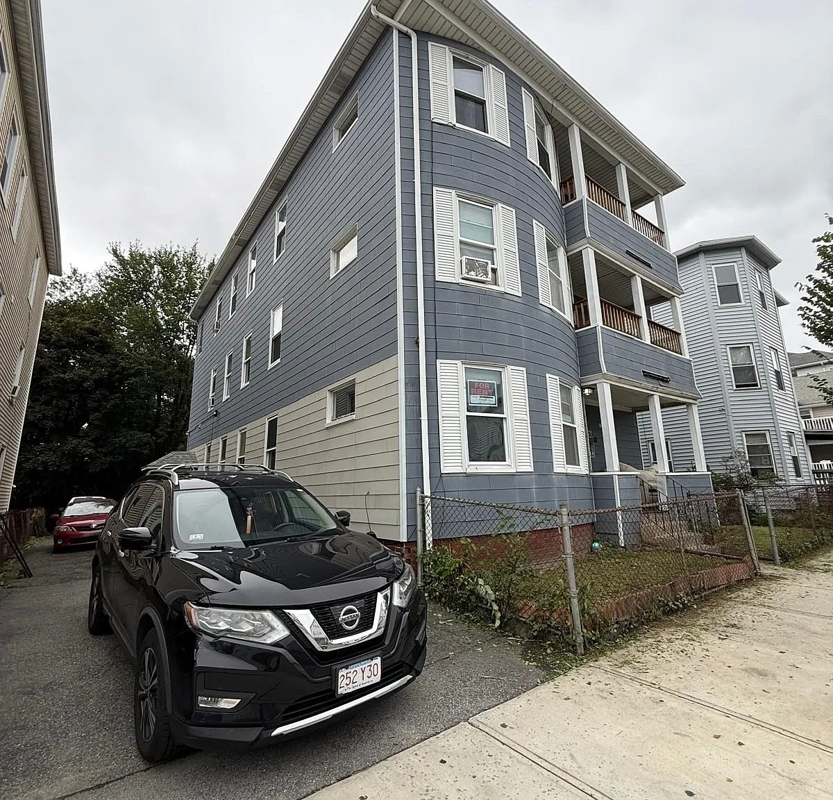 3 bed, 1.0 bath, 1106 sqft, $2,400 — Photo 2
