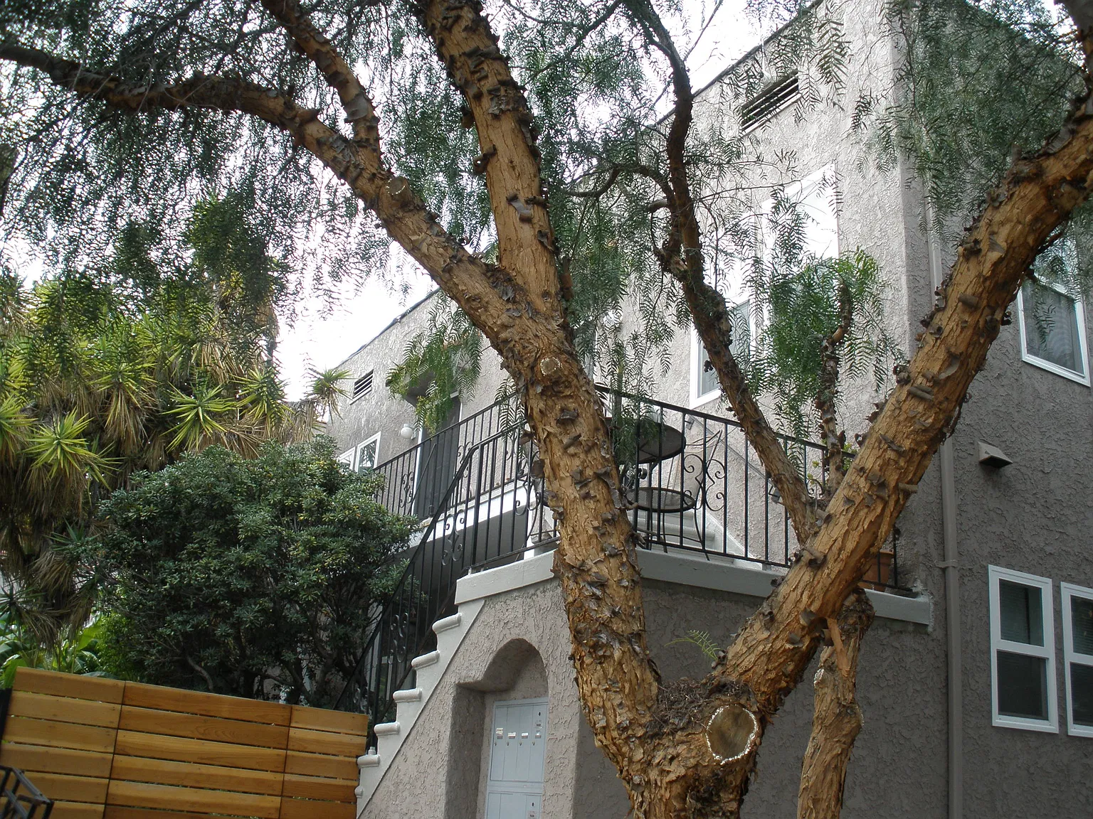 2035 1/4 N Vista Del Mar Ave — Photo 1
