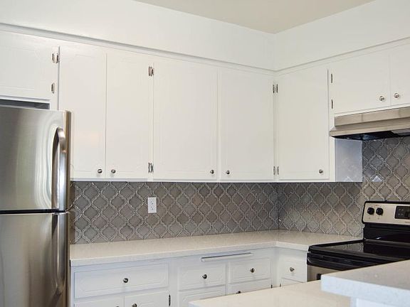 4th image of 616 N Flores St APT 104