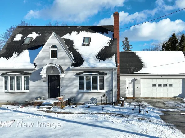 2214 Blackmore St, Saginaw, MI 48602