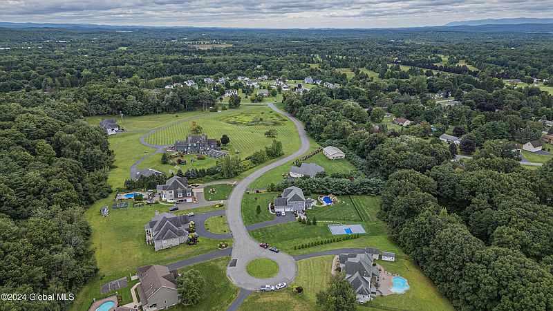 4th image of 29 Estate Drive