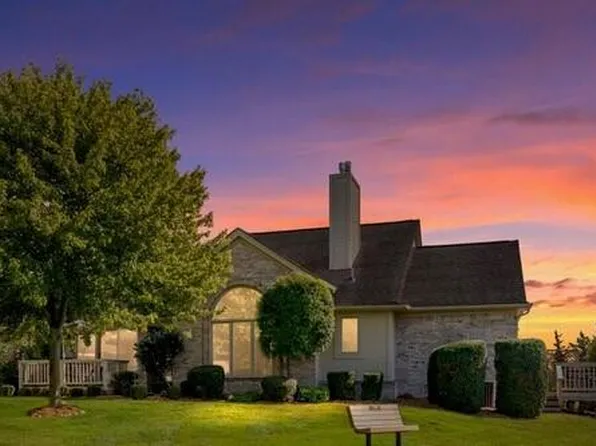 4221 Reflections Dr, Sterling Heights, MI 48314