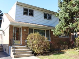 36 S Monterey Ave, Villa Park, IL 60181