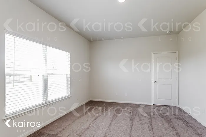 10730 Hillside Creek Dr — Photo 6