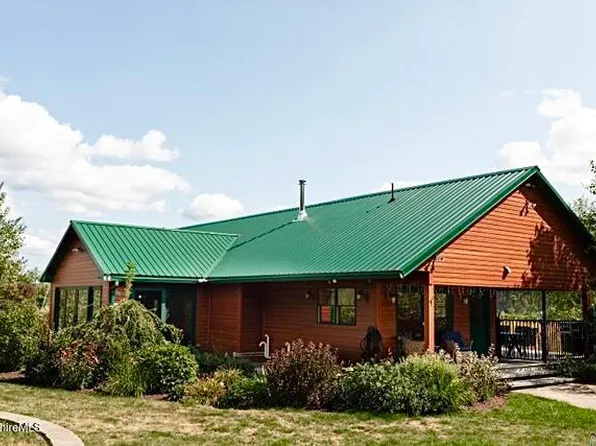 1120 Churchill St, Pittsfield, MA 01201