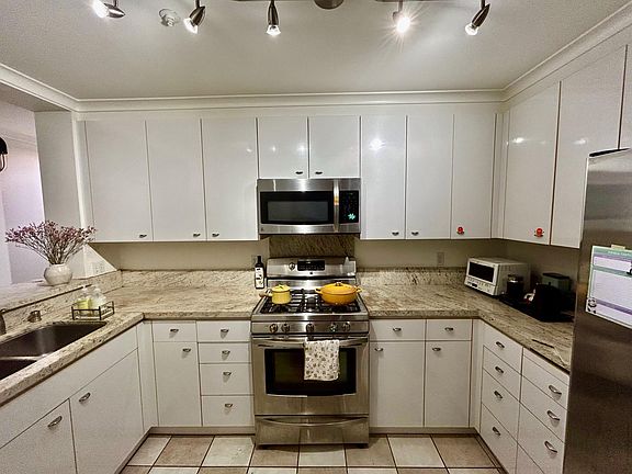 3rd image of 600 Chestnut St APT 102