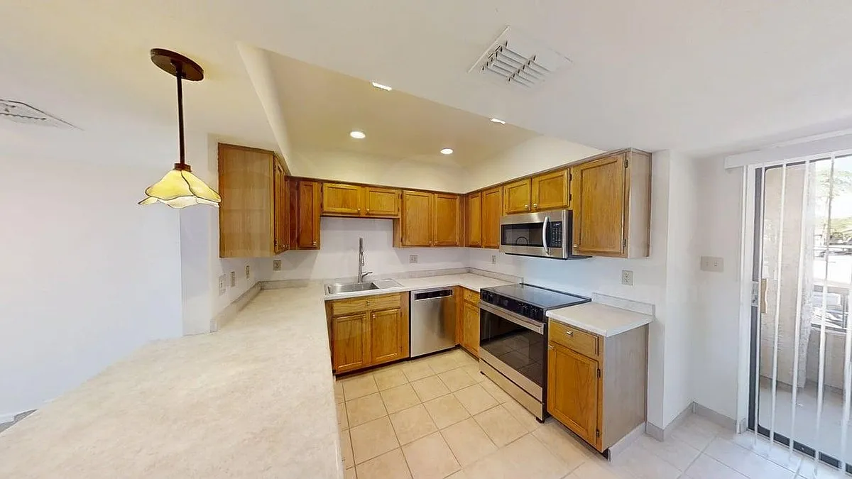 2 bed, 2.0 bath, 1400 sqft, $2,499 — Photo 3
