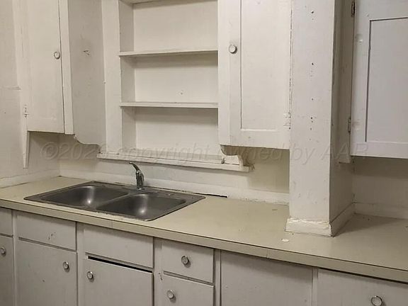 3rd image of 703 S Virginia St