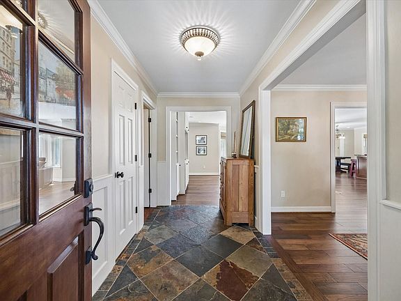5th image of 127 Fawnlake Dr