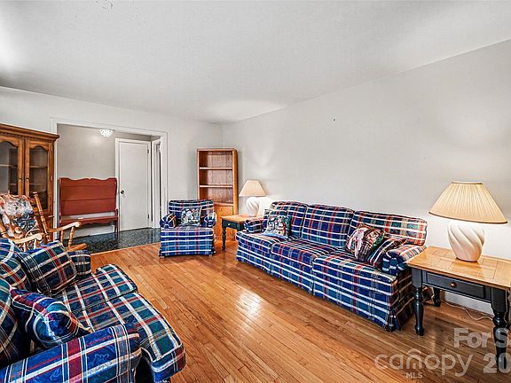 5th image of 5110 Rocky River Rd