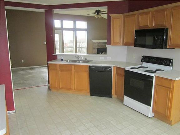 3rd image of 709 Valley Ct
