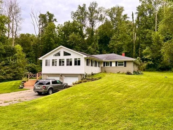 2703 N Highland Dr, Connersville, IN 47331